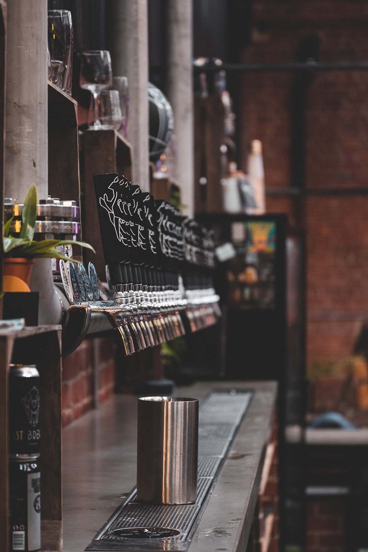 The bar at the Heist Brew Co.