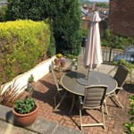 Coniston Guest House – patio area with outdoor seating