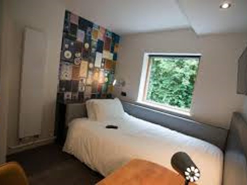 Jonas Court – bedroom with bed simple furnishings