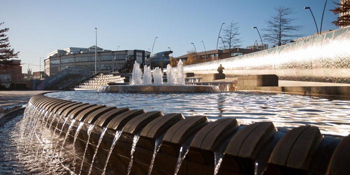 The fountain in front of Sheffield Railway Station.