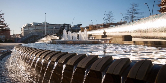 The fountain in front of Sheffield Railway Station.
