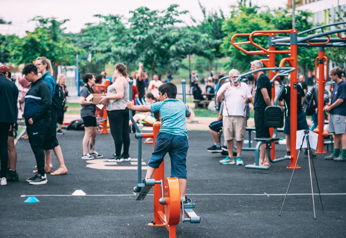 Crowds of people trying out sports at a previous taster session.