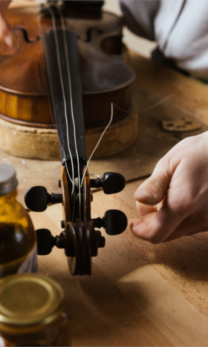 Emma Hardy from Hardy Violins making a violin.