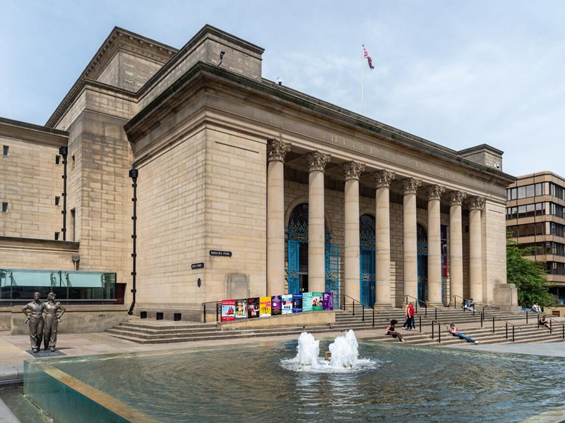 The exterior of the Sheffield City Hall.