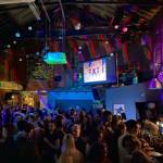 Piña filled with customers.