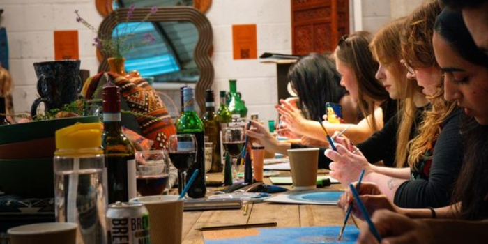 An art class taking place at Nomad Maison.