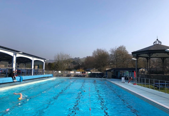 The outdoor Hathersage Swimming Pool.