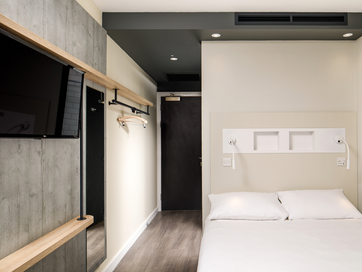 A double room at ibis Budget Sheffield Centre - St Mary's Gate.