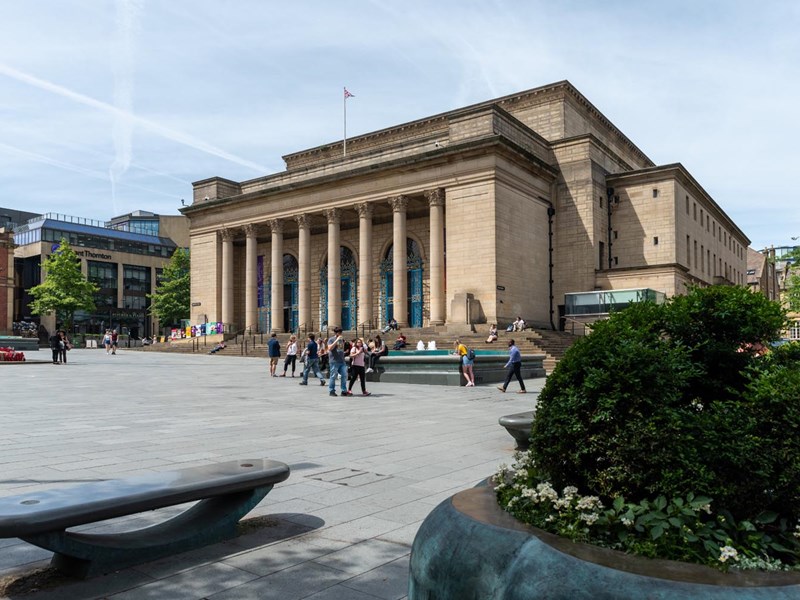 The exterior of the Sheffield City Hall.