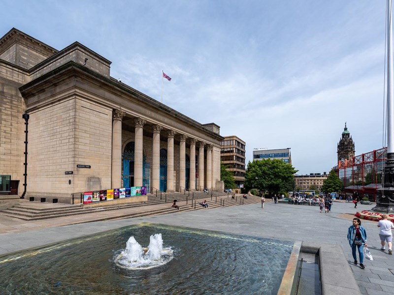 The exterior of the Sheffield City Hall.