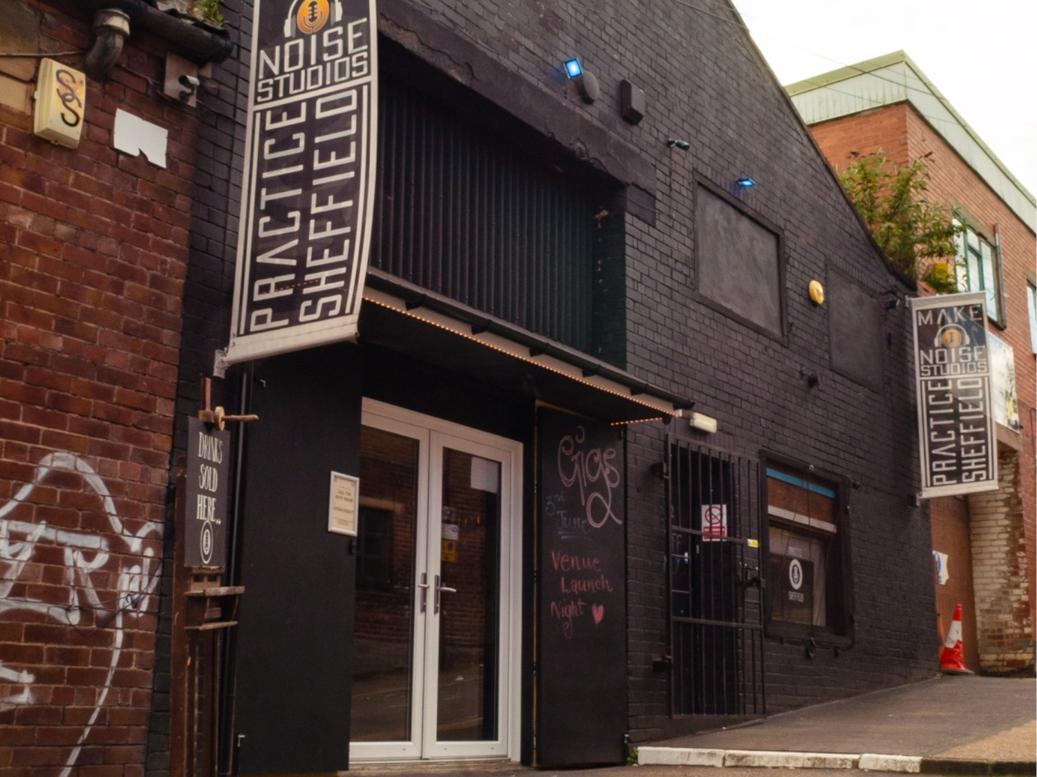 The exterior of the Make Noise Studios.
