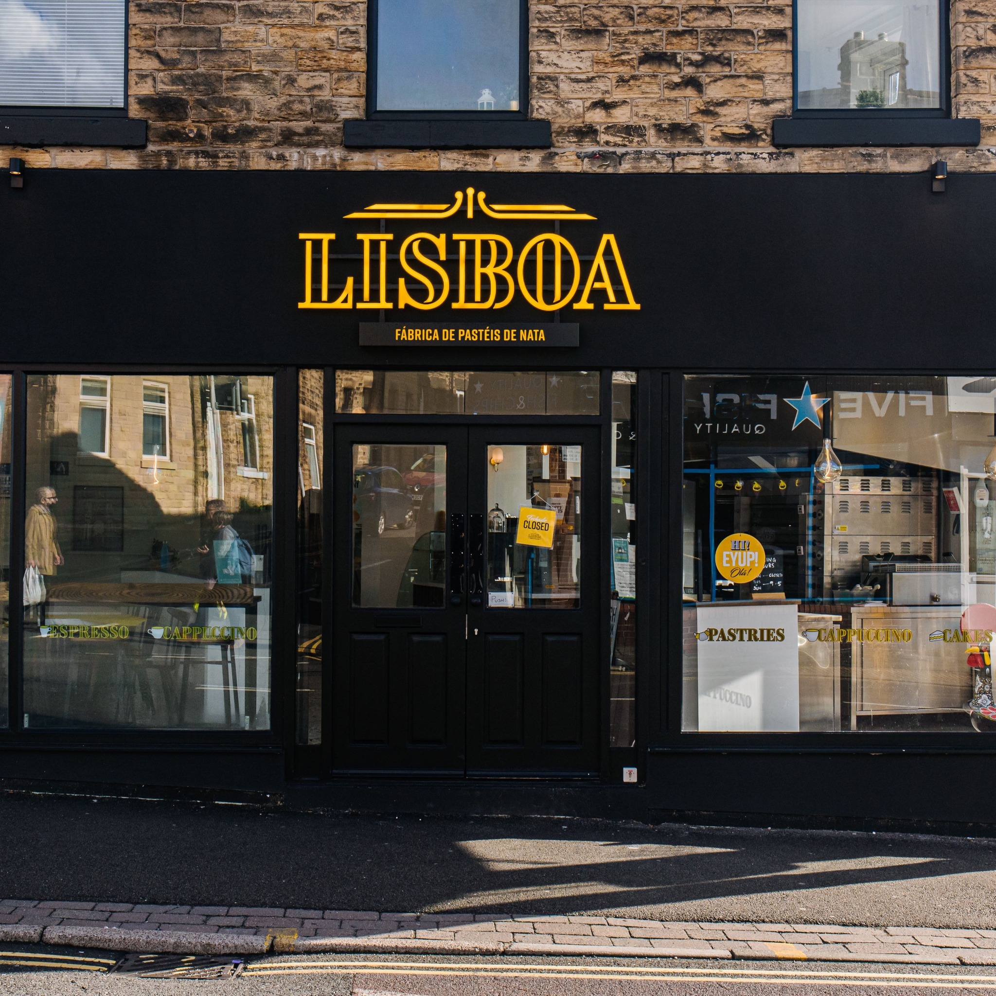 The entrance to Lisboa.