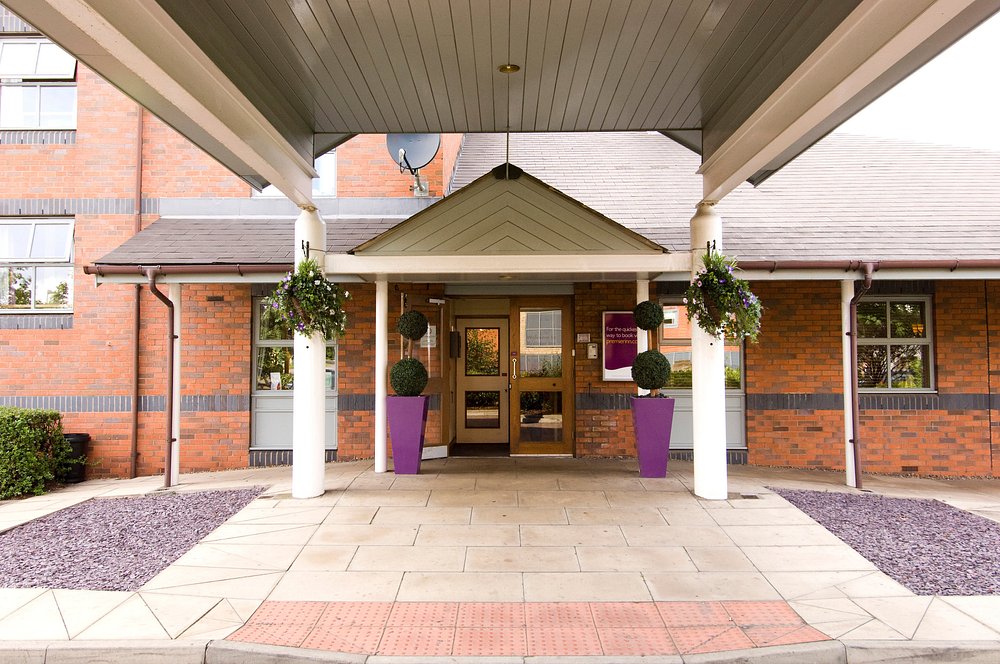 Premier Inn Sheffield Arena – exterior view of the main entrance.