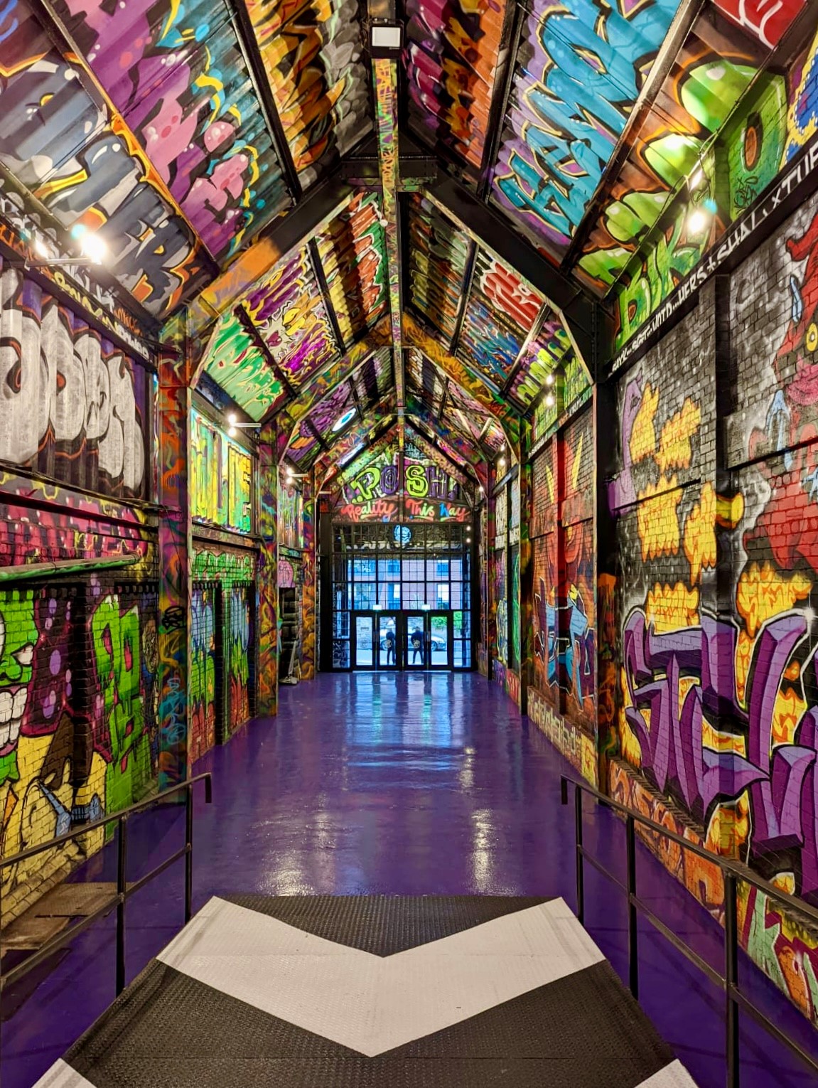 The interior of Golf Fang.