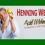 Promo image for the event with Henning Wehn holding up a lemon that he is peering at.