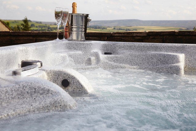 Hot tub at Smallshaw Cottages