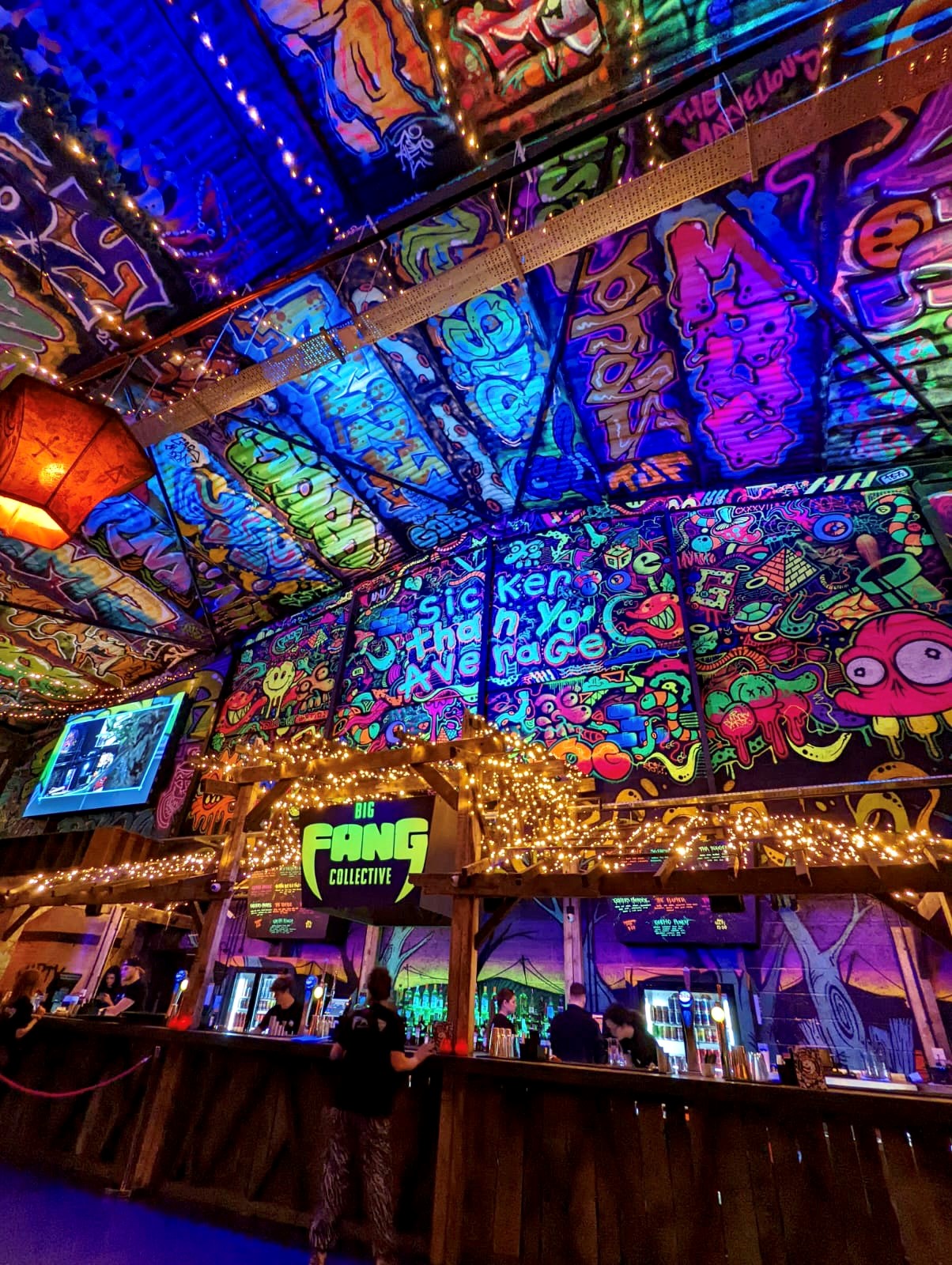 The interior of Golf Fang.