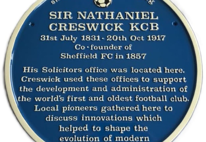 Blue plaque about Nathanial Creswick.