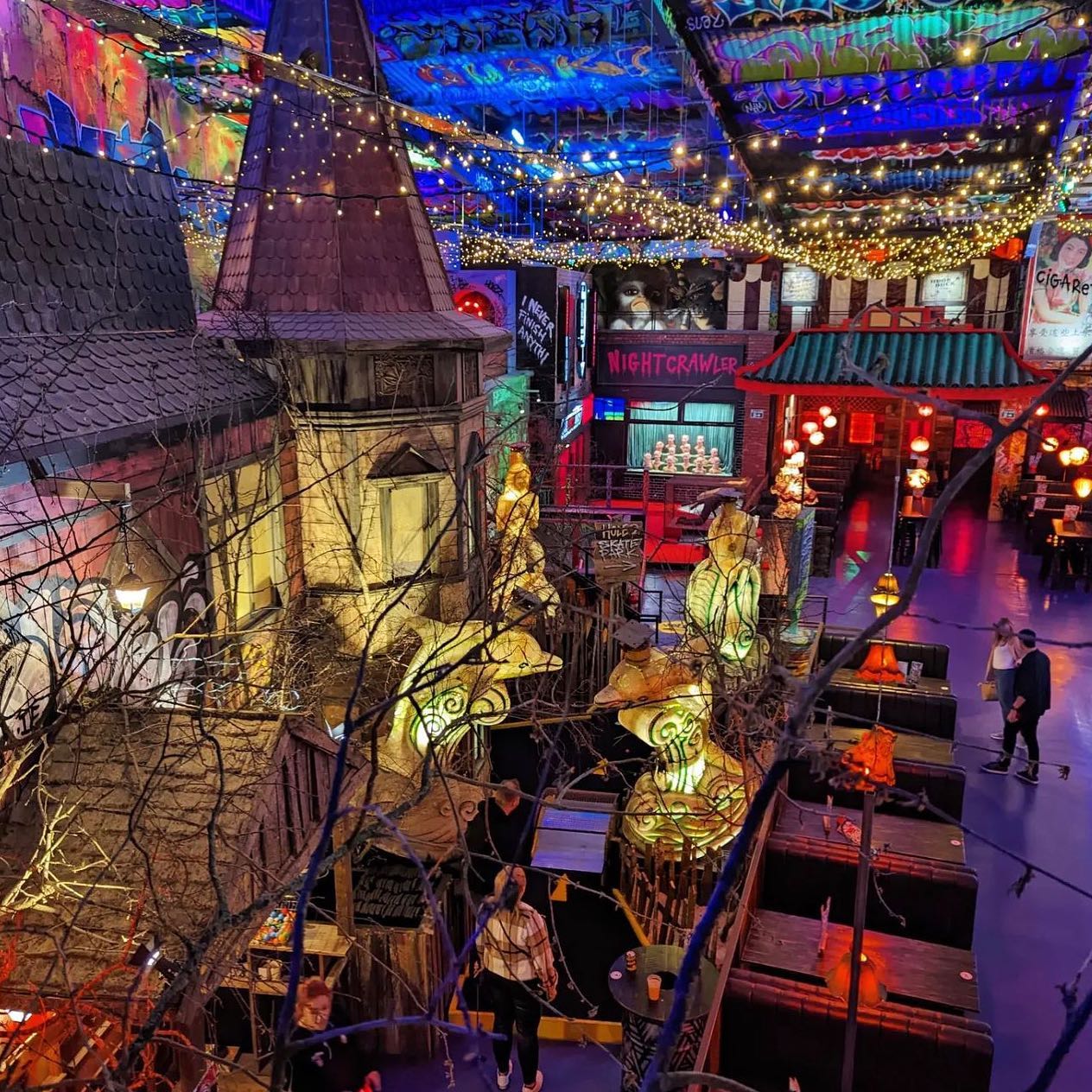 The interior of Golf Fang.