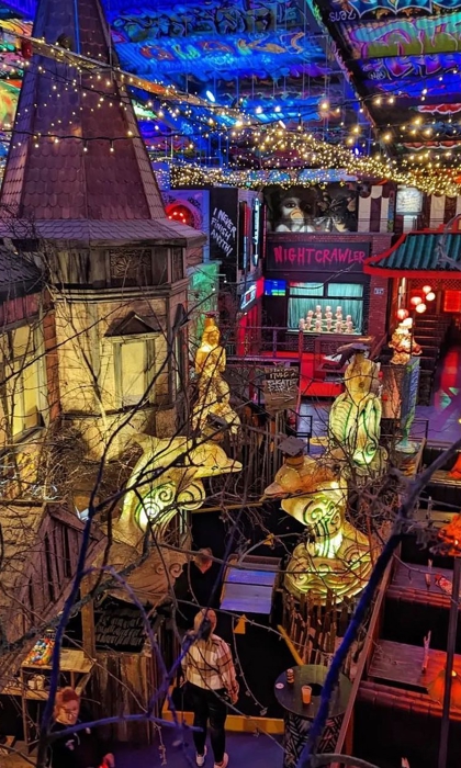 The interior of Golf Fang.