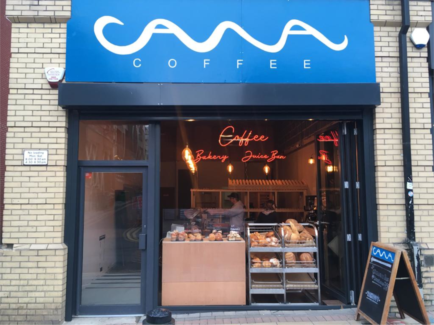 Exterior shot of La Croissanteria by Cawa