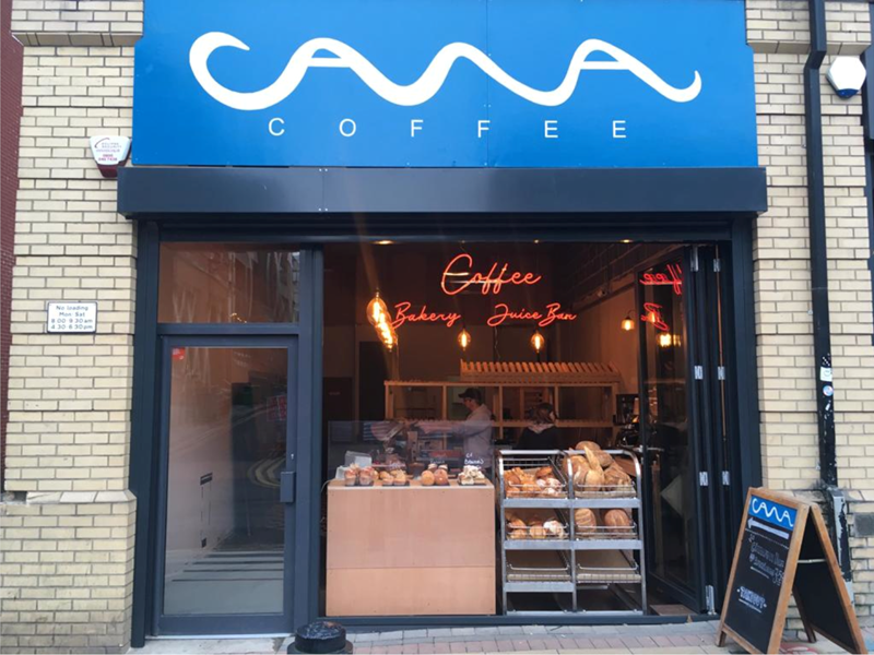 Exterior shot of La Croissanteria by Cawa