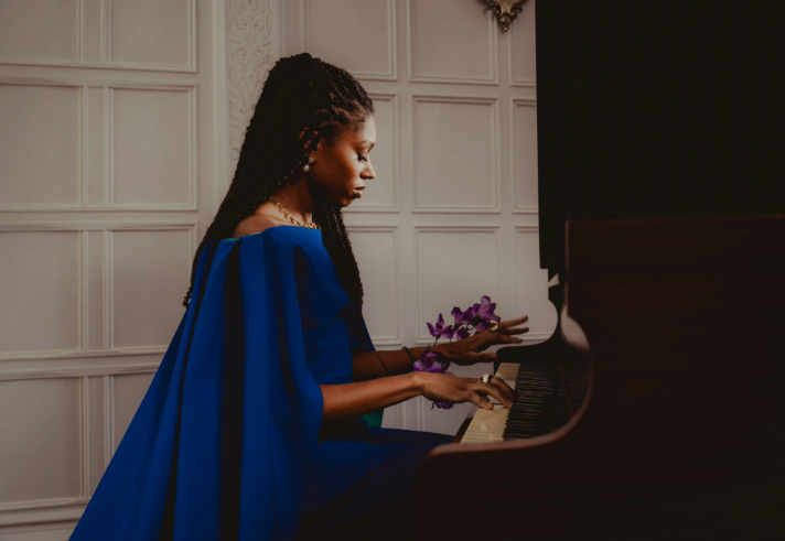 Isata Kanneh Mason playing a grand piano.