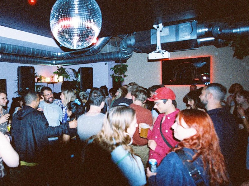 People dancing at Gut Level.