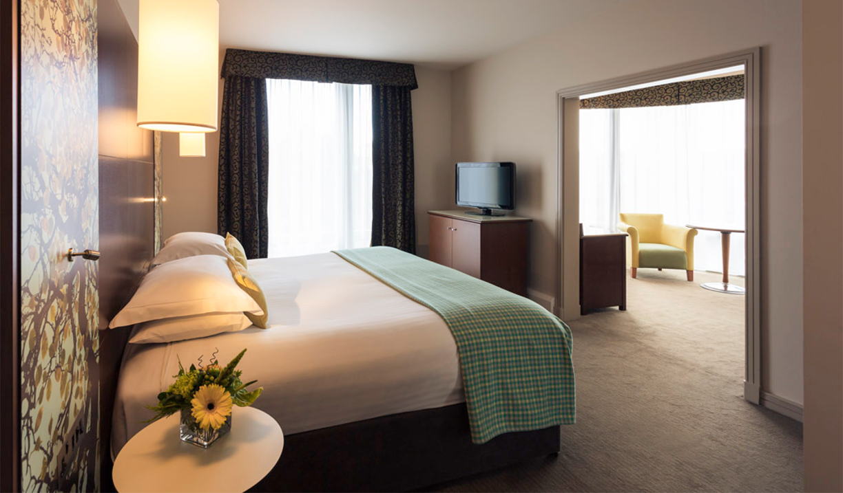 A bedroom at Mercure Sheffield St Paul & Hotel Spa.