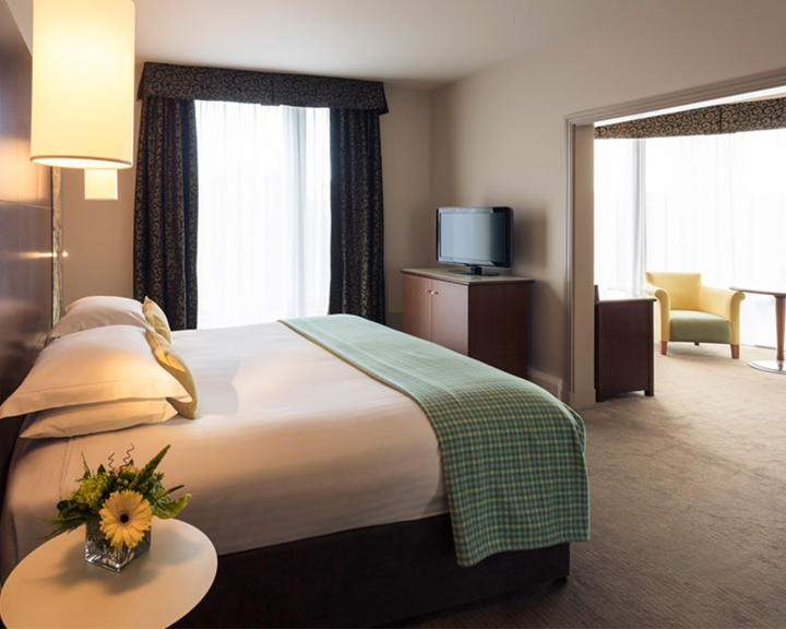 A bedroom at Mercure Sheffield St Paul & Hotel Spa.