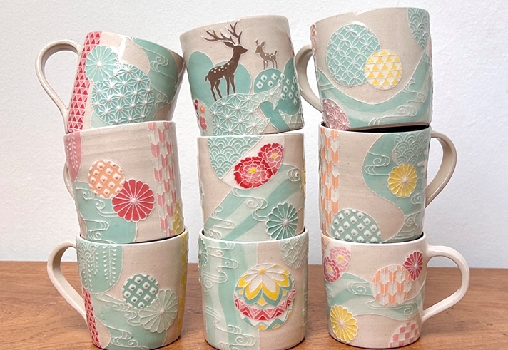 Six mugs in three stacks of three.