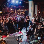 A band playing live at Bungalows & Bears.