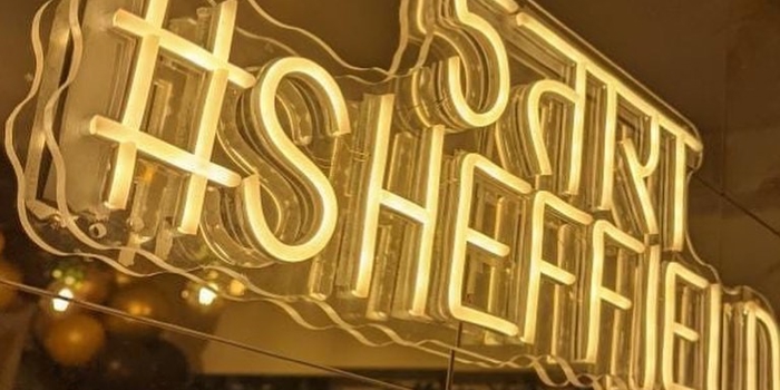 5तारा (5Tara Sheffield) neon sign.